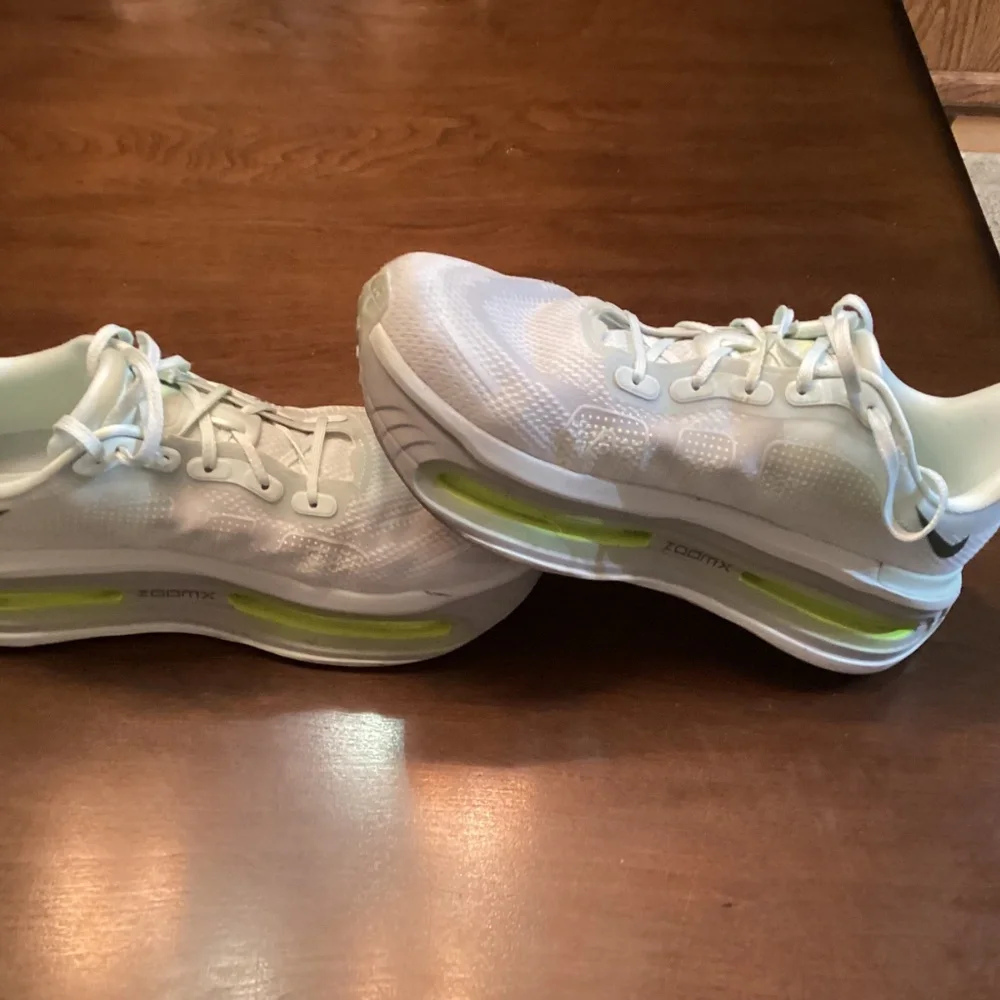 NIKE VOMERO PREMIUM MENS 10.5 - Picture 2 of 13